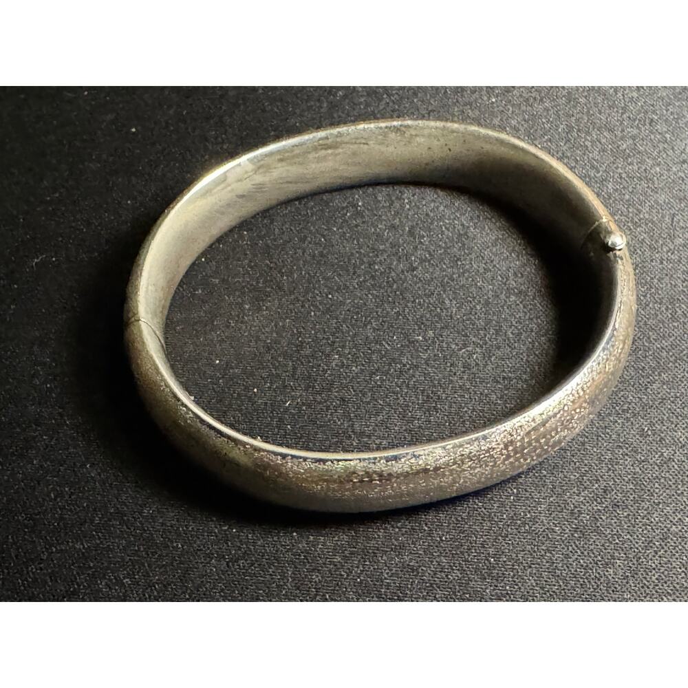 Vintage Sterling Signed Tom Native Hinged Bangle Bracelet 6.5